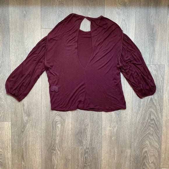 Aritzia Babaton Blouse Top Bishop Sleeve Burgundy Drapey Flowy Size XS - Picture 13 of 15